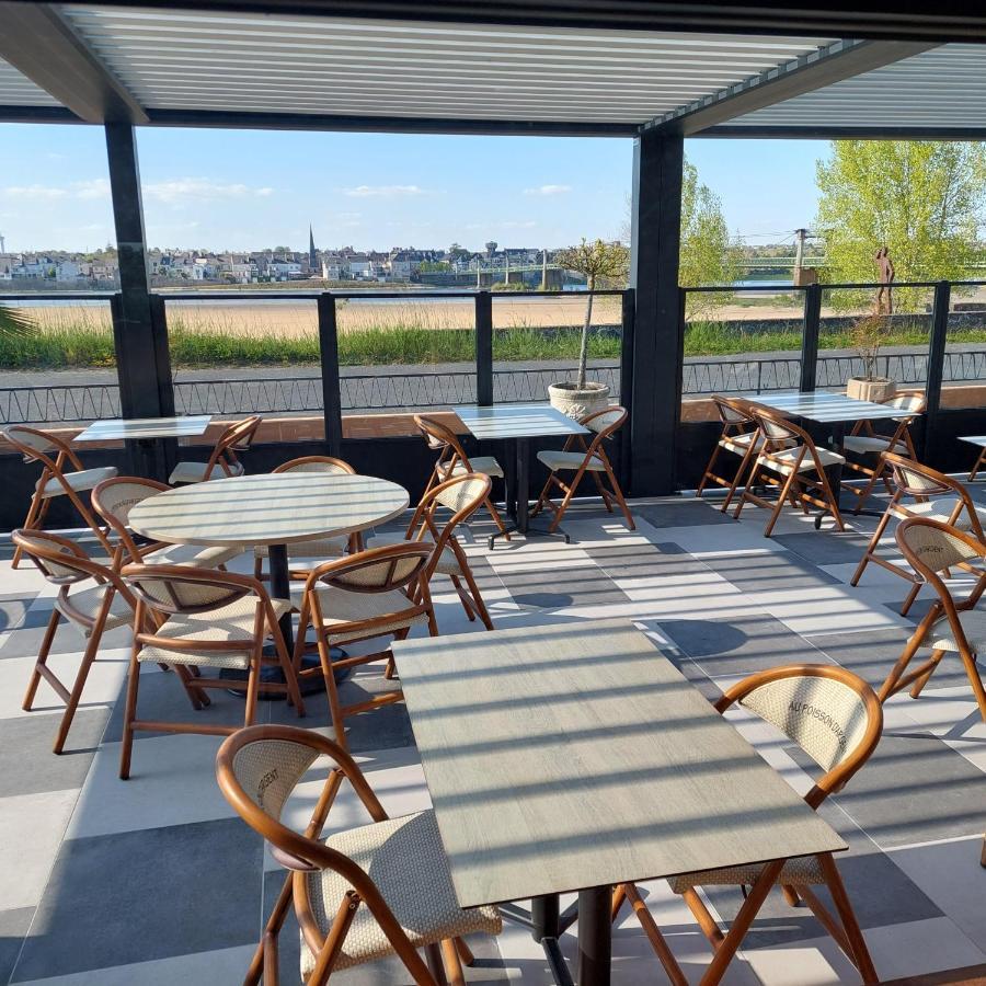 Le Mesnil-en-Vallée Logis Hotels - Au Poisson D'Argent - Hotel 3 Etoiles Et Restaurant מראה חיצוני תמונה