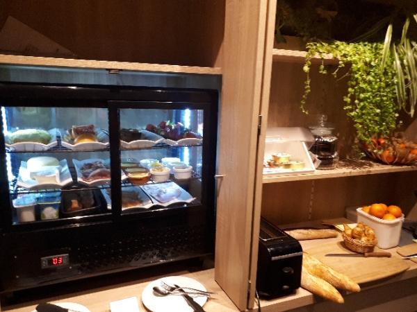 Le Mesnil-en-Vallée Logis Hotels - Au Poisson D'Argent - Hotel 3 Etoiles Et Restaurant מראה חיצוני תמונה