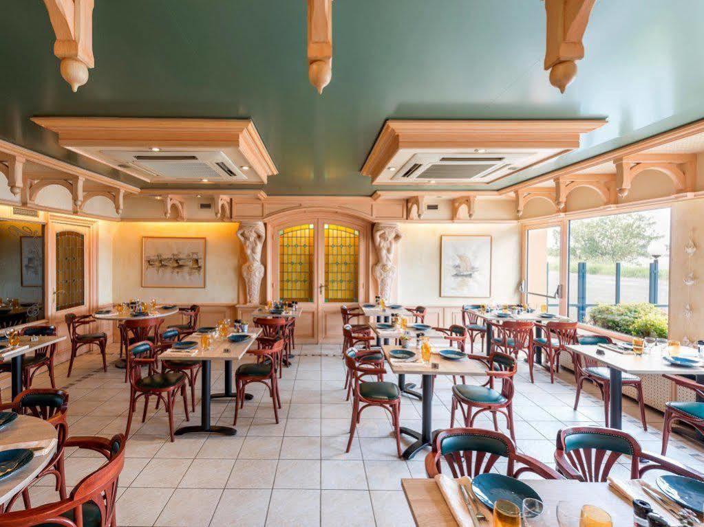 Le Mesnil-en-Vallée Logis Hotels - Au Poisson D'Argent - Hotel 3 Etoiles Et Restaurant מראה חיצוני תמונה