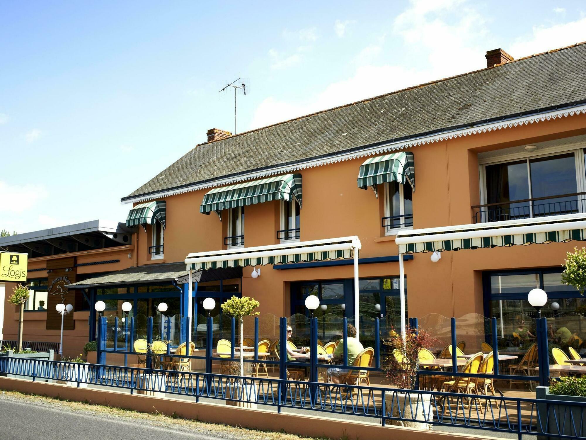 Le Mesnil-en-Vallée Logis Hotels - Au Poisson D'Argent - Hotel 3 Etoiles Et Restaurant מראה חיצוני תמונה